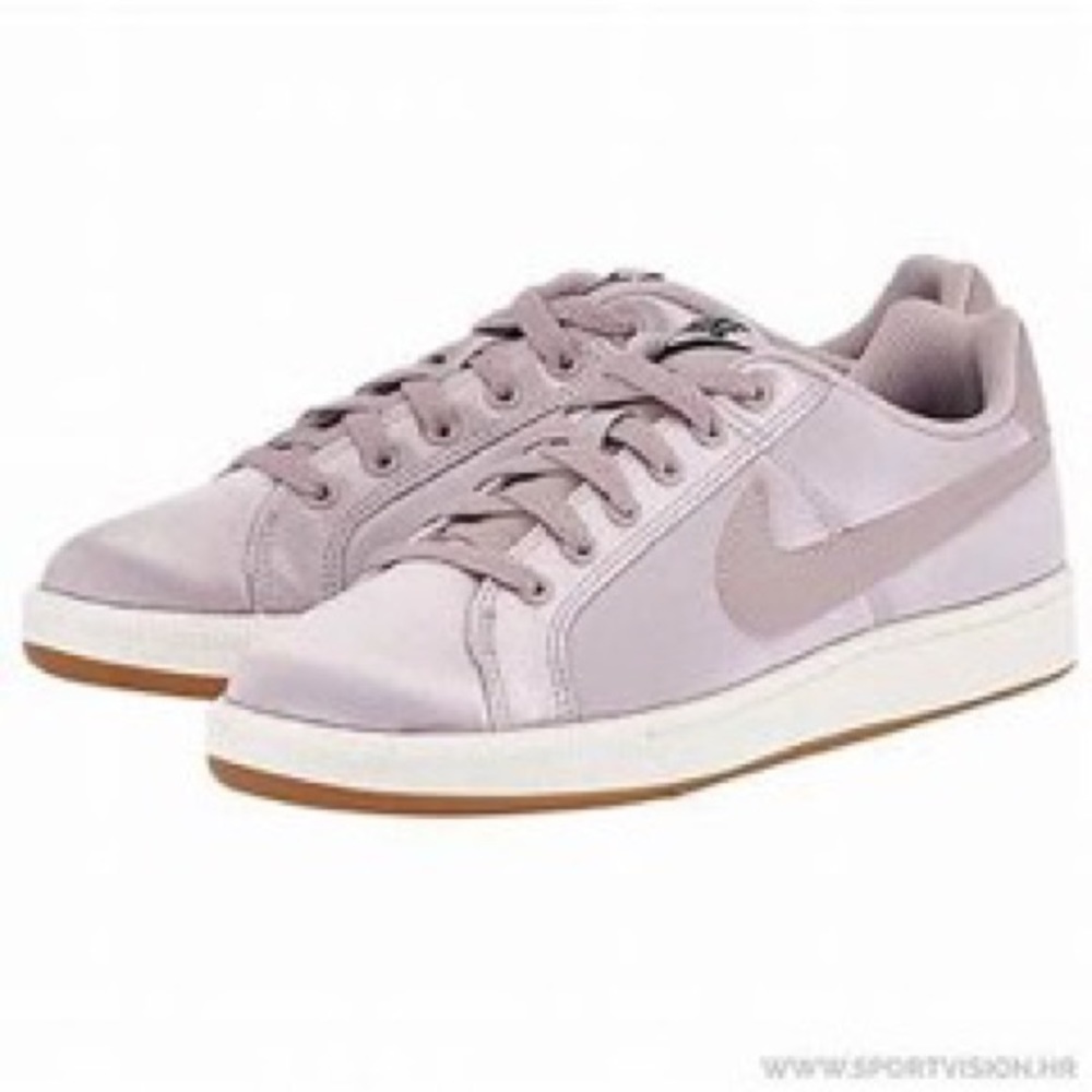 Women’s Nike Court Royal SE - Picture 5 of 5